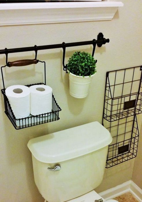 Используем всё пространство с пользой: 13 интересных полок для туалета
