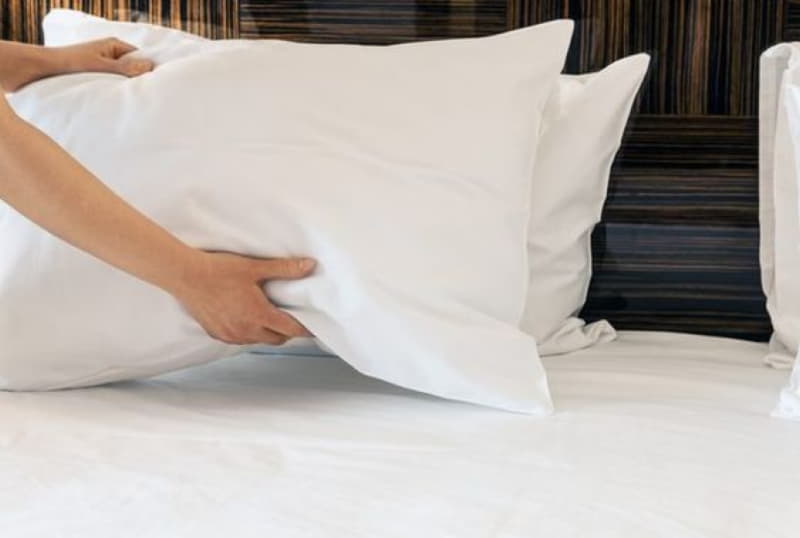 Трюки, которые знают не все: Как правильно чистить подушки