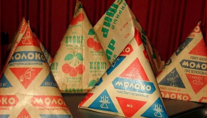 Почему в Советском Союзе молоко было в пирамидках и стеклянных бутылках, а вся еда в бумаге