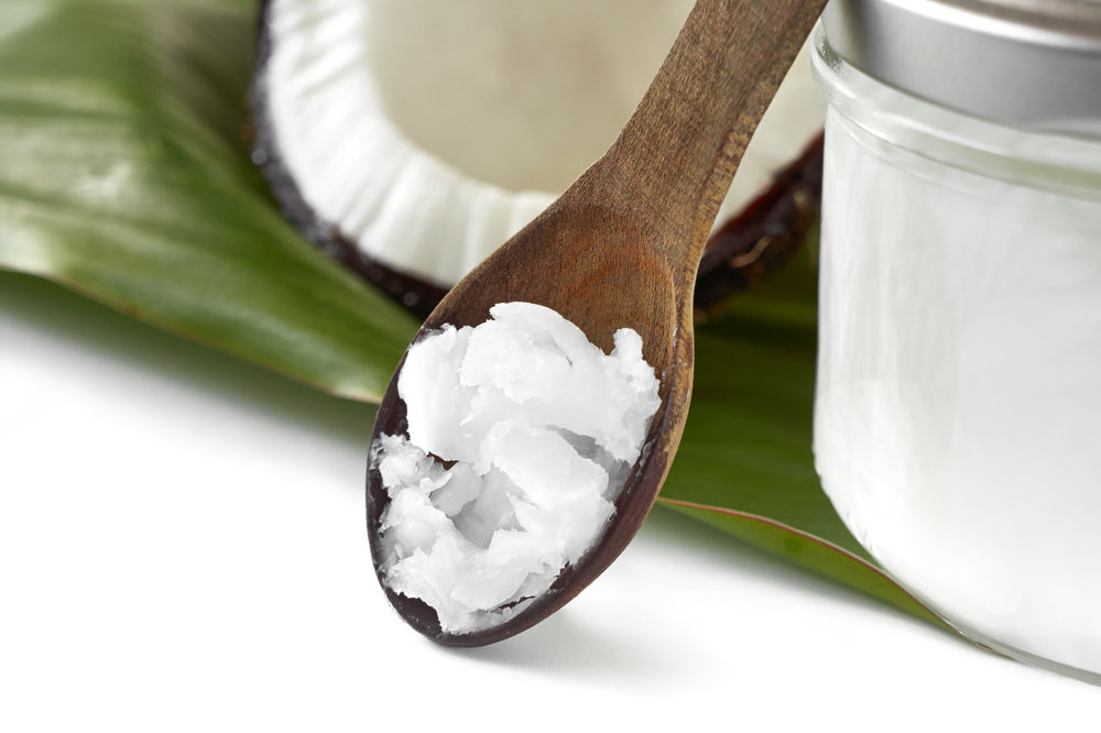 Листья карри и кокосового масло для предотвращения седых волос
