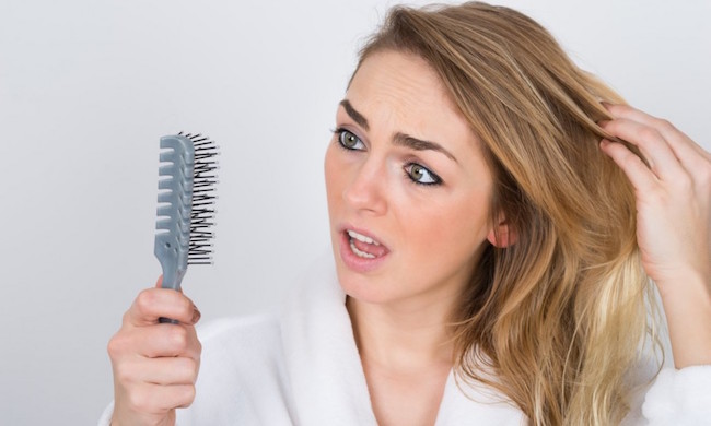 Топ-8 причин выпадения волос у мужчин и женщин