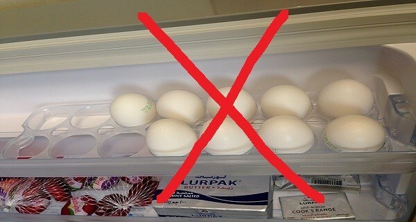 Причина, по которой вы никогда не должны хранить яйца в холодильнике - то, что вам нужно знать