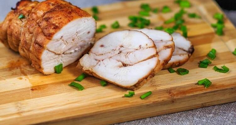 Домашняя колбаса и мясная нарезка на Новый год: 6 лучших рецептов